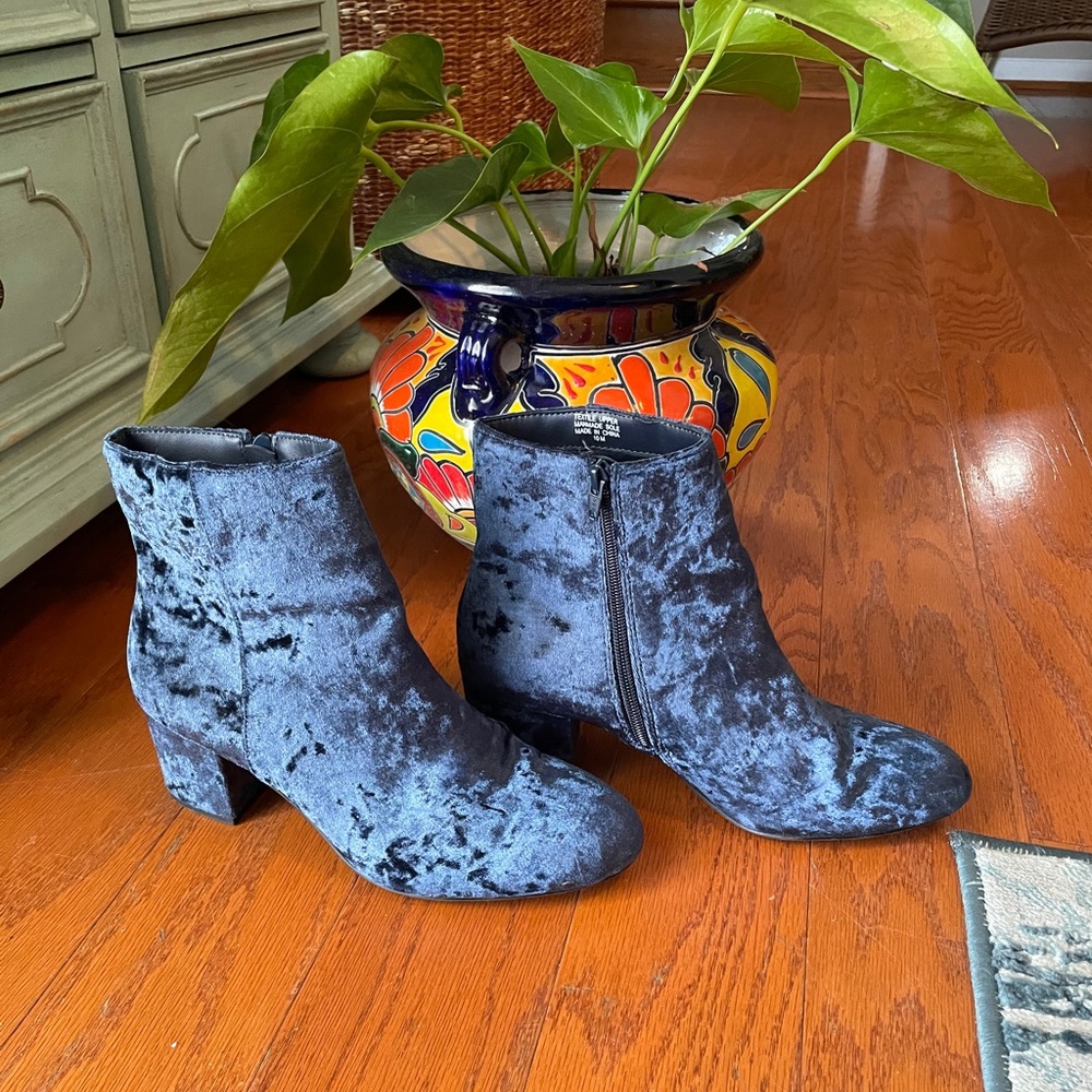 Loft size 10 blue suede like boots. VGUC.